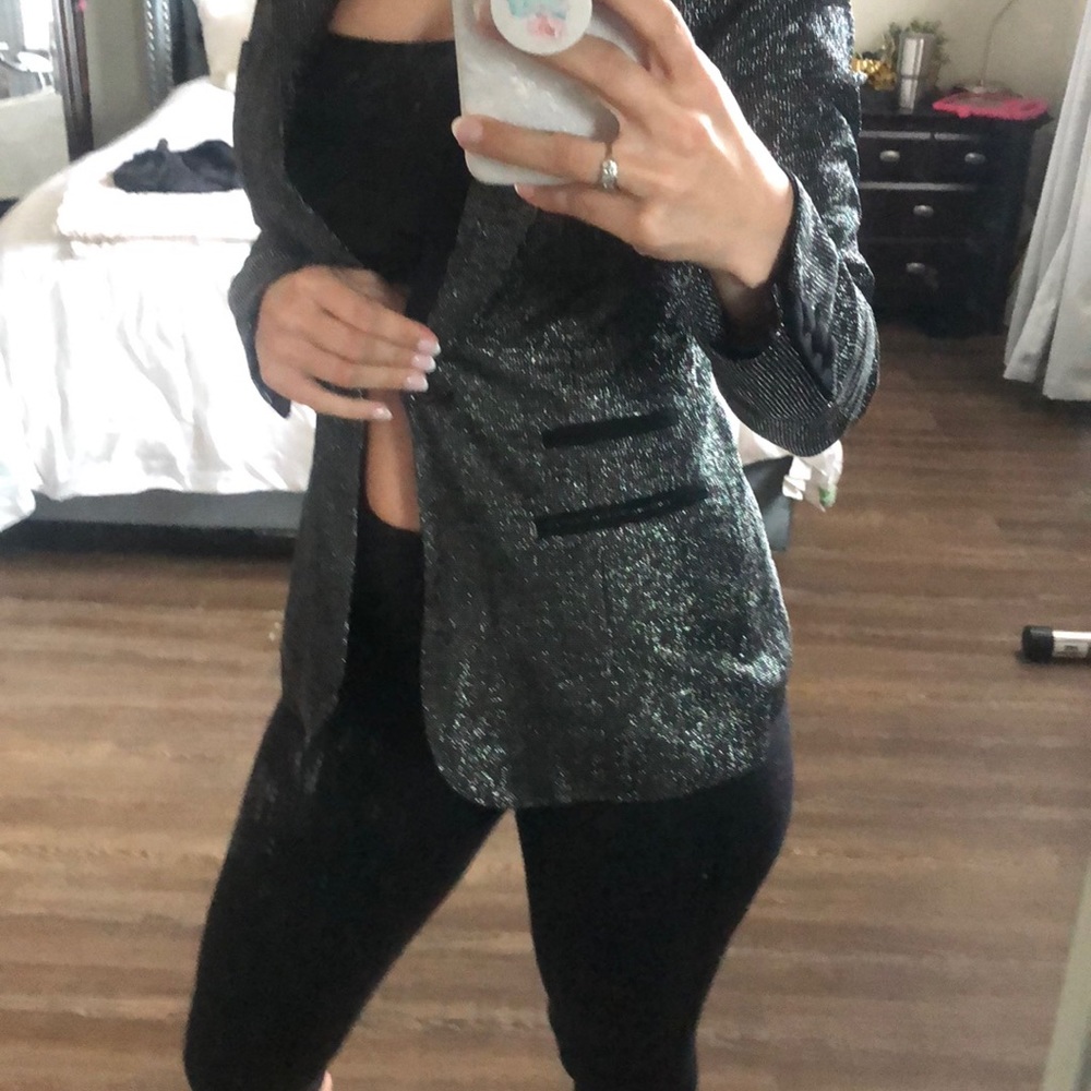 Beautiful blazer - Picture 2 of 3